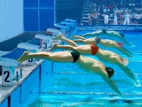 Swimming pool race